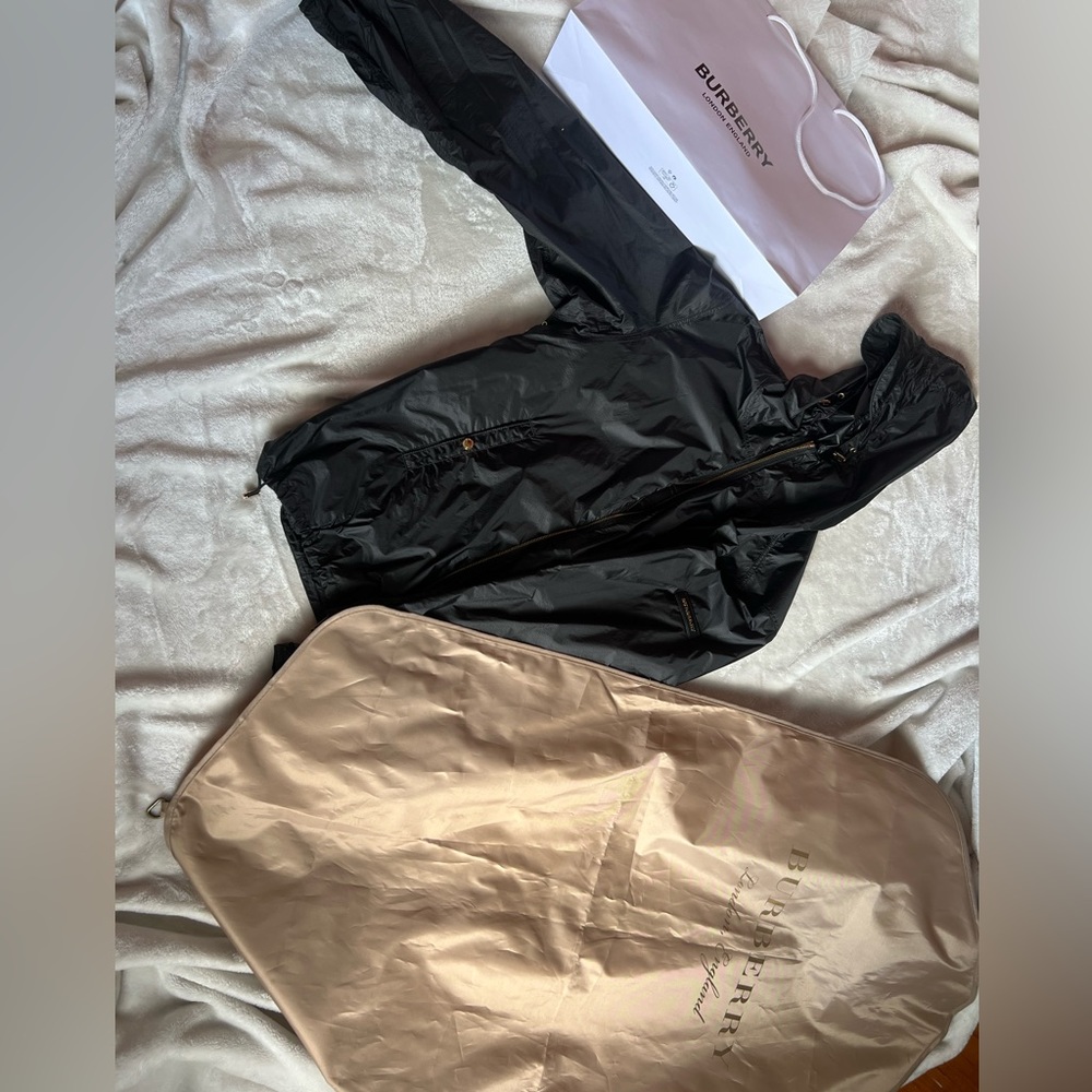 BURBERRY WINDBREAKER BLACK AND GOLD